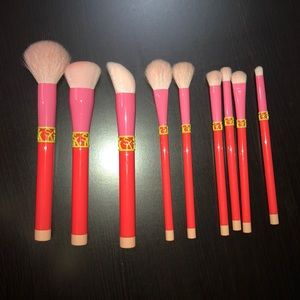 Sonia kashuk 9- piece make up brushes.